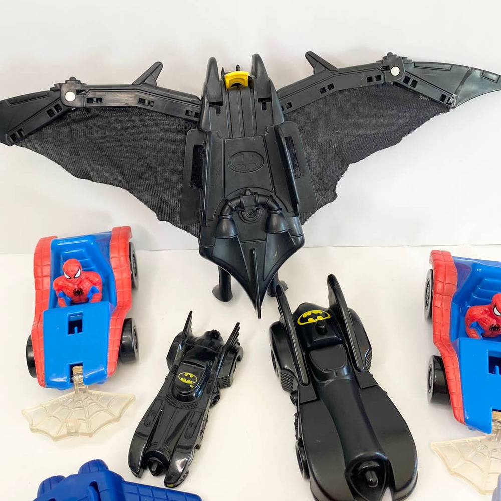 VINTAGE 1990'S MARVEL and DC COMIC Toy Bundle of 11 Pieces - Picture 8 of 10